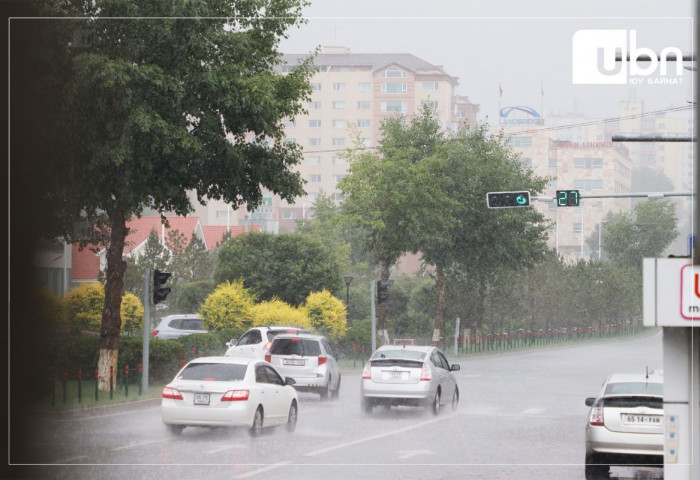 Улаанбаатарт 20 хэм дулаан, бага зэргийн аадар бороотой