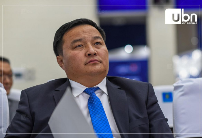 УРЬДЧИЛСАН БАЙДЛААР: Р.Сэддорж, Б.Дэлгэрсайхан, Ц.Мөнхбат, Л.Мөнхбаясгалан, Р.Эрдэнэбүрэн, Н.Наранбаатар, Б.Саранчимэг говийн бүсэд ялалт байгууллаа