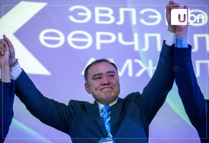 АН-ын дарга Л.Гантөмөр УИХ-ын гишүүний үнэмлэх олгох үйл ажиллагаанд ИРСЭНГҮЙ