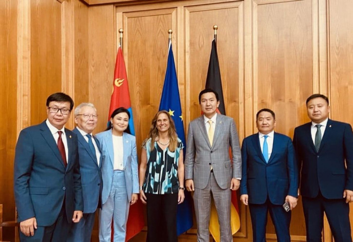 Хамтарсан Засгийн газрын гэрээний төсөл боловсруулах Ажлын хэсгийнхэн ХБНГУ-ын Гадаад хэргийн дэд сайд К.Көүл-тэй уулзлаа