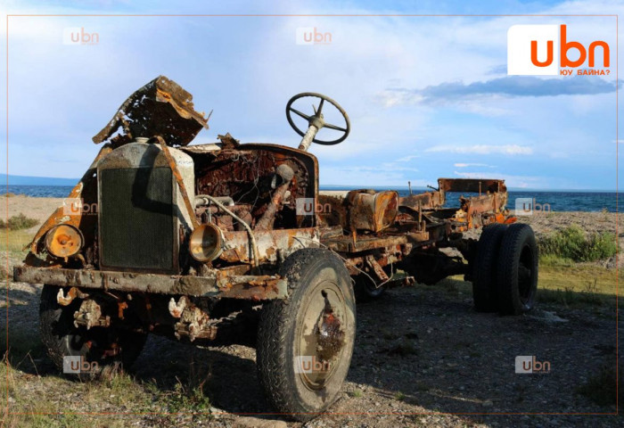 Хөвсгөл нуураас цэргийн зориулалт бүхий ЯГ-6 загварын ачааны автомашиныг татан гаргалаа