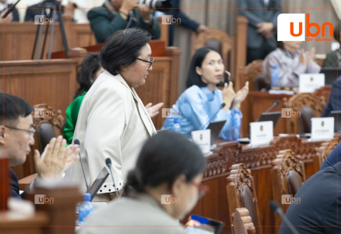 С.Замира: Бага ангид нь англи хэл заана гээд байх юм. Дунд ангиас нь гадаад хэл заана гэж оруулж өгөөч, Боловсролын сайд аа