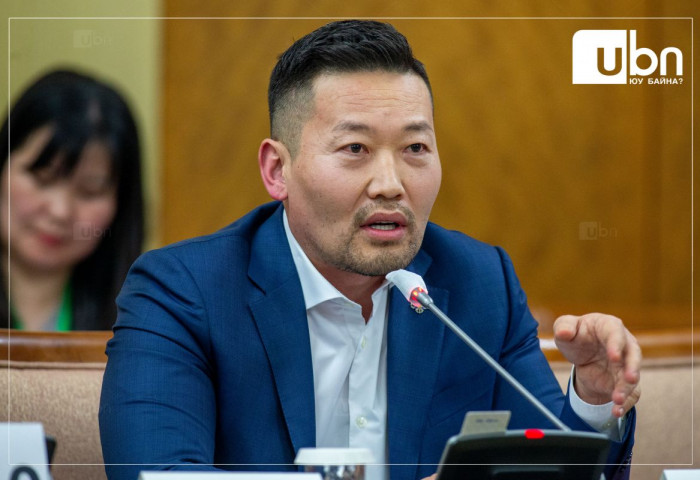 Х.Ганхуяг: Т.Доржханд сайд аа, та өмнөх дөрвөн жилд ярьсан зүйлээсээ ондоо л юм ярьдаг болчихсон байна