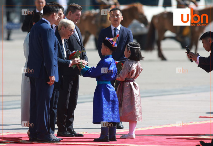 ФОТО: Бүгд Найрамдах Словени Улсын Ерөнхийлөгч Наташа Пирц Мусар, нөхөр Алеш Мусар нарыг албан ёсоор угтан авлаа