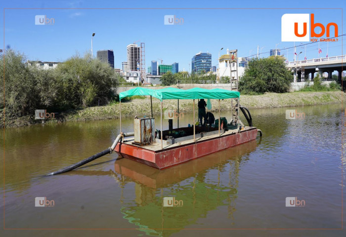 Дунд голын лаг хагшаасыг “River dredge pump” технологи буюу хөдөлгүүрт завиар цэвэрлэж байна