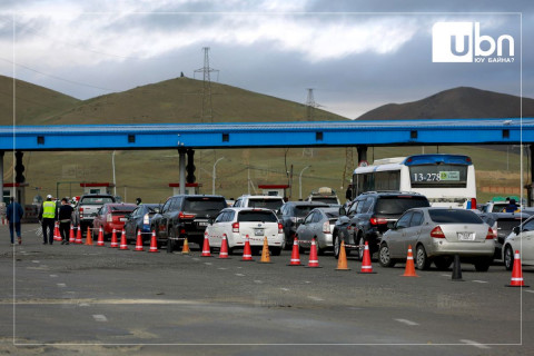 Орон нутгаас хот руу нэвтрэх автомашинуудыг шалгаж байна