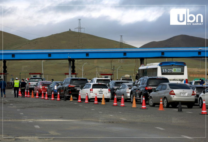 Орон нутгаас хот руу нэвтрэх автомашинуудыг шалгаж байна