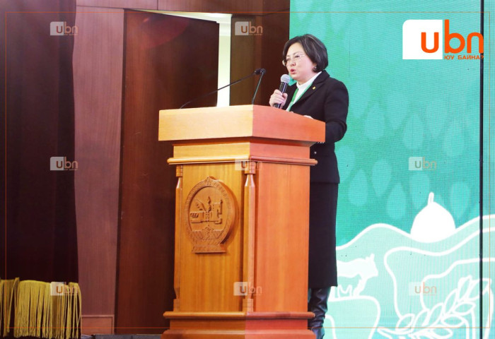 БОУАӨ-ийн сайд С.Одонтуяа Уур амьсгалын өөрчлөлт ба ногоон шилжилт сэдвээр илтгэл тавьж, хэлэлцүүллээ