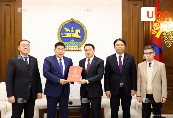 Гашуунсухайт-Ганцмод боомтын төмөр замын бүтээн байгуулалтыг хэрэгжүүлэх хэлэлцээрийг байгуулахад баримтлах чиглэл батлах тухай УИХ-ын тогтоолын төслийг өргөн барилаа