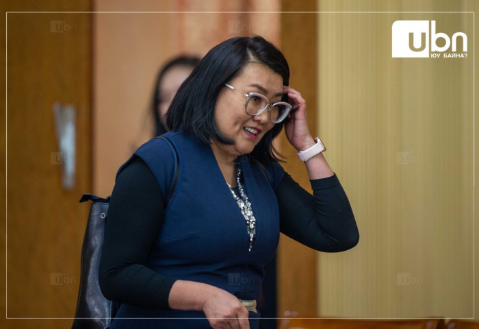 А.Ариунзаяа: Засгийн газрынхаа эсрэг байр суурийг тогтмол илэрхийлсэн сайдыг Ёс зүй, дэгийн байнгын хороогоор хэлэлцэж, хариуцлага тооцох уу гэдэгт санал гаргаж хамтын шийдвэр гаргана