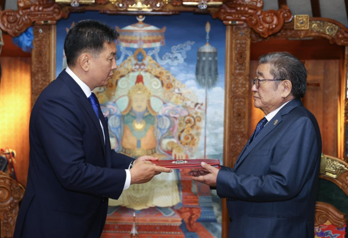 Ерөнхийлөгч У.Хүрэлсүх Ерөнхийлөгч асан П.Очирбат таалал төгссөнд эмгэнэл илэрхийлэв