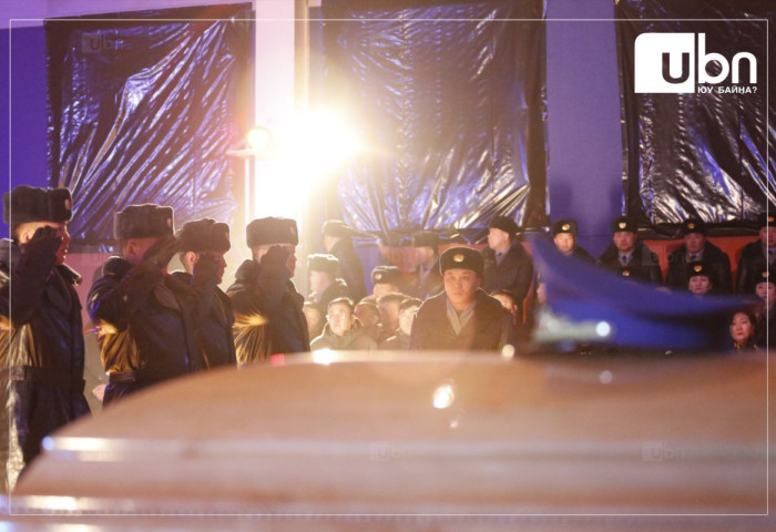 П.Очирбат агсныг сүүлчийн замд нь үдэх өдөр улс орон даяар дуут дохиолол өгч, төрийн албан хаагчид нэг минут зогсож хүндэтгэл үзүүлнэ