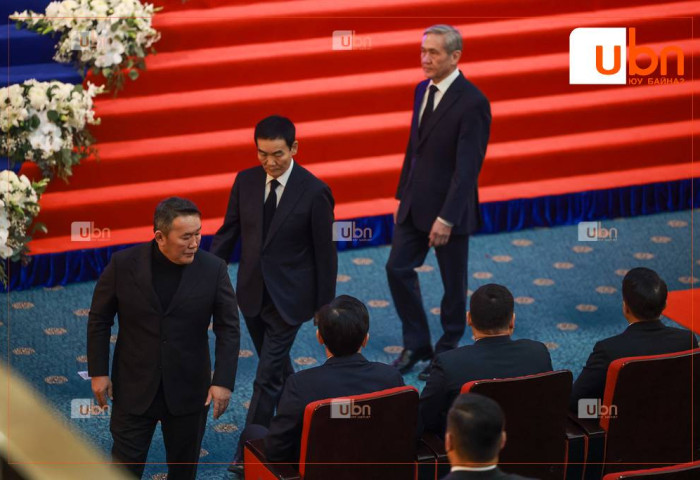 Ц.Элбэгдоржоос бусад Ерөнхийлөгч нар П.Очирбат агсантай салах ёс гүйцэтгэх ёслолд оролцлоо