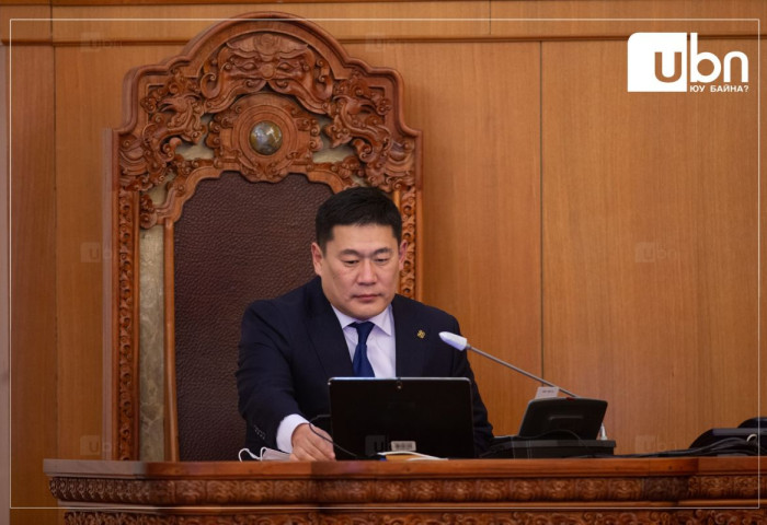 “Шүүхийнхэн НАМАЙГ ОГЦРУУЛАХ гээд ШЕЗ-ийн гишүүдээ АРХИДУУЛЖ байхын оронд авлигатайгаа ТЭМЦ“