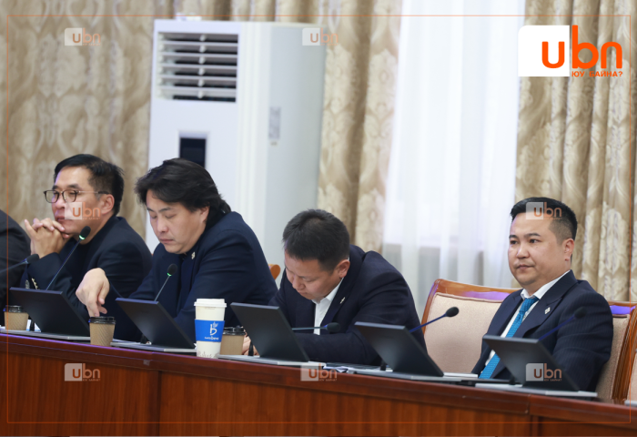 “Зарчим ярьсан ганц нэг хүнийг Хятадаар нь дуудаад байгаад ДУРГҮЙ ХҮРЧ БАЙНА. Удам судрыг нь зэрэгцүүлээд тавибал би илүү МОНГОЛ гарна“