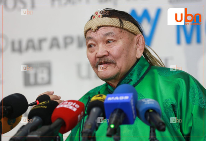 “Допинг шахаад галзууруулчихсан адууг хүүхдээр унуулаад ашгийн төлөө уралдаж байна. Тийм морийг насанд хүрсэн хүн ч унаад уралдах боломжгүй“