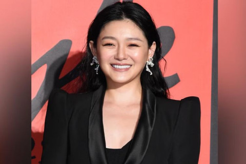 “Солирын од“ киногоороо олонд танигдсан Тайваний жүжигчин Barbie Hsu хатгаа өвчний улмаас 48 насандаа Японд таалал төгсжээ