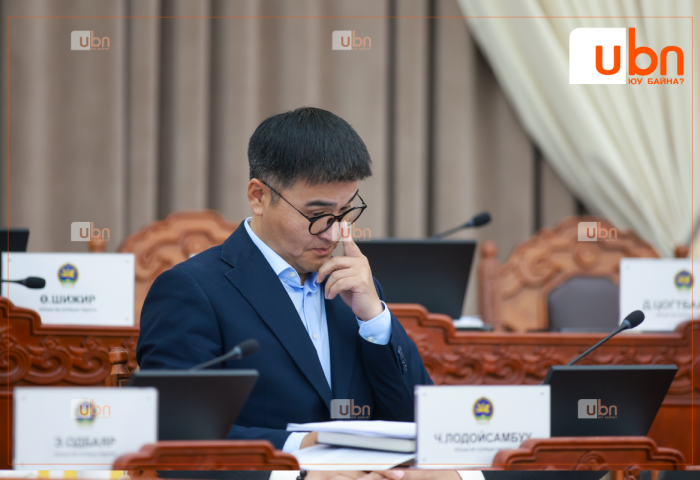 УИХ-ын гишүүн Ч.Лодойсамбуу Ерөнхий сайдыг огцруулах санал гаргах тухай албан бичгээ боловсруулж байна