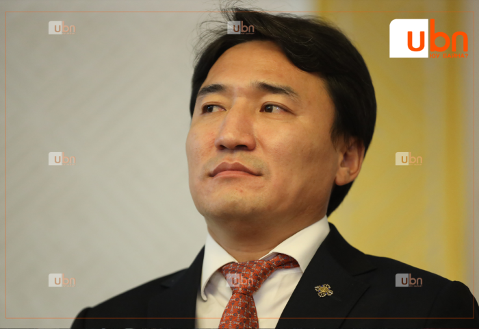 Г.Дамдинням: “Бэртэгчин“ гэж нэр уг нь ардчиллыг “хямдруулж“ хөнжил хэсэж амь зууж яваа танай АН-н даргад жигтэйхэн зохих нэр