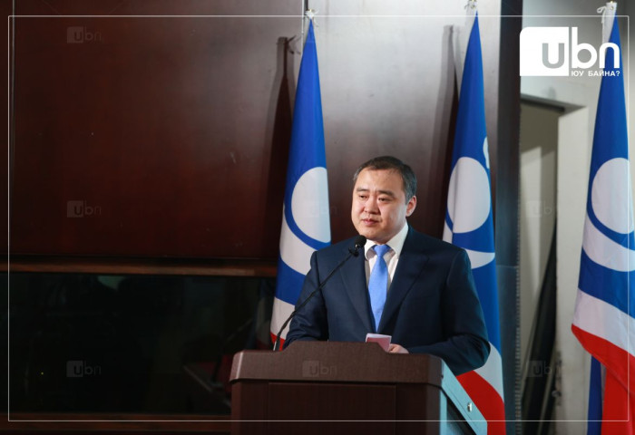 Л.Гантөмөр: Улс төрийн зөвлөлийн хурлаар Ч.Лодойсамбуу, Ж.Баярмаа нарт ямар арга хэмжээ авах талаар шийднэ. Ялангуяа Ж.Баярмаа гишүүн ЗГ-ын  бодлогыг их олон удаа эсэргүүцэж байгаа