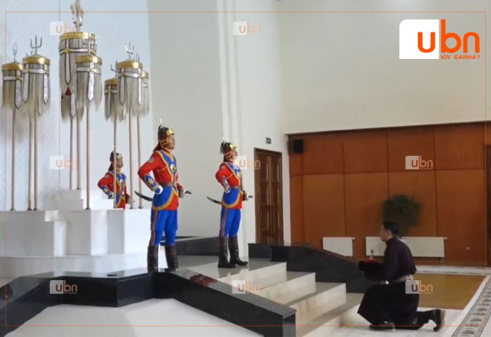 Төрийн гурван өндөрлөг Төрийн туганд хүндэтгэл үзүүллээ