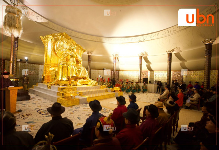 Чингис хааны алтан хөшөөг залсан Их хааны өргөөг том хүн 20 МЯНГАН ТӨГРӨГ, 0-16 насныхан ҮНЭ ТӨЛБӨРГҮЙ үзэх боломжтой