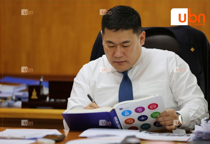 Ерөнхий сайд Л.Оюун-Эрдэнэ шүлгийн номоо “гаргана“