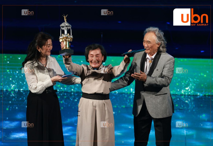 МӨНГӨН МОД 2024: МУГЖ Д.Цэрэндарьзав “Шилдэг жүжигчин” шагналыг хүртлээ