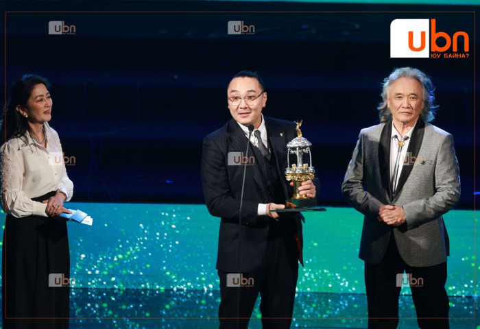 МӨНГӨН МОД 2024: Найруулагч Б.ТАМИР “Тайз, дэлгэцийн урлагийн шилдэг найруулагч” шагналыг хүртлээ