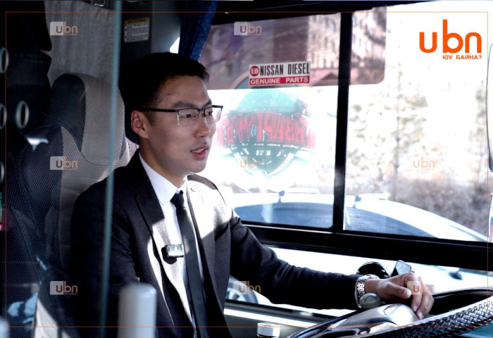 АВТОБУСНЫ ЖОЛООЧ С.ЖАМСРАНДОРЖ: Бааз, байгууллага, зорчигч үйлчлүүлэгчдээ хүндлээд КОСТЮМ өмсөж эхэлсэн