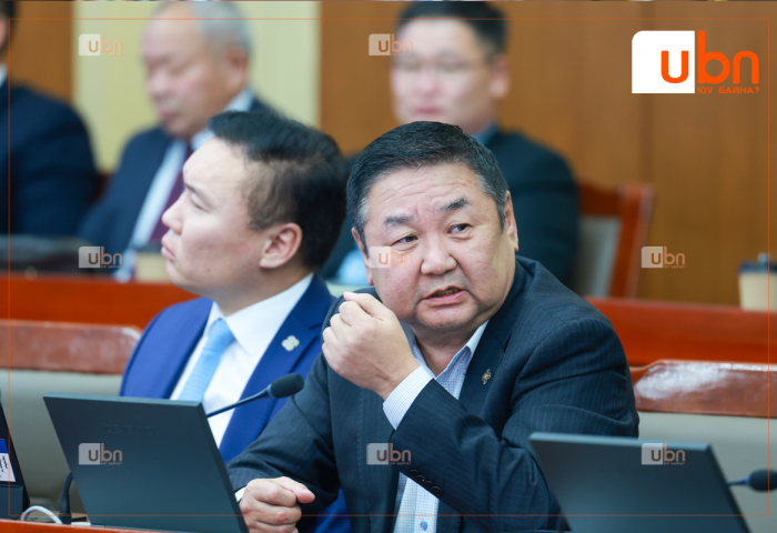 Д.Ганбат: Бид Сталины үеийн төмөр замаар 40 км/цагийн хурдтай явж байна. Манайхаас өөр ийм улс байхгүй