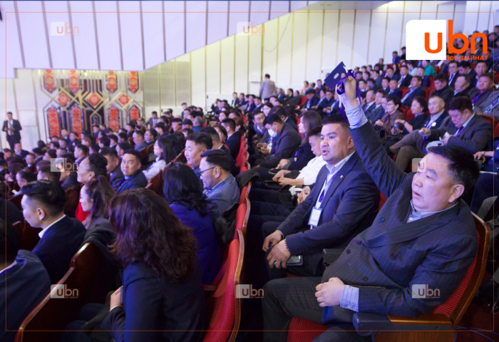 Д.Мөнх-Эрдэнэ АН-ын баярын хурлын индэрээс “Лу.Гантөмөрөөс салцгаая, бид 2027, 2028 оны сонгуульд ялмаар байна” гэж хашхирав