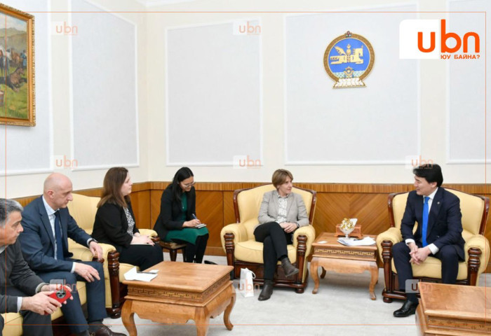 УИХ-ын гишүүн Г.Дамдинням БНФУ-ын Сенатын гишүүн Саманта Казбонныг хүлээн авч уулзав