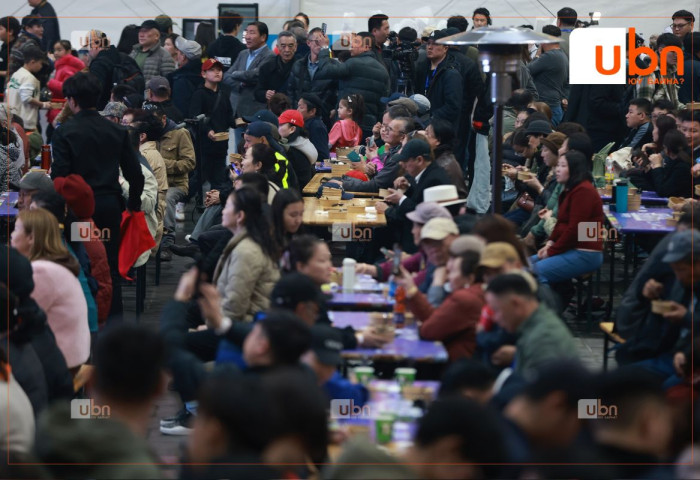 МЕТРО ХОТ: Өлбөрч үхэх гэсэн дээ хоол горьдож очоод байгаа юм биш. Нийтийг хамарсан сонирхолтой арга хэмжээ үгүйлэгдэж байгаа болохоор ЭРЭЛТТЭЙ байгаа юм
