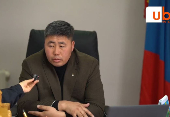 ЖАРГАЛАНТ СУМЫН ЗАСАГ ДАРГА Б.ГОМБОДОРЖ: Талийгаач хүүхдүүдийн эцэг эх төрийн албан хаагч биш учраас цэвэрлэгээнд оролцоогүй. Суманд байдаг гал унтраах машин асахгүй байгаа