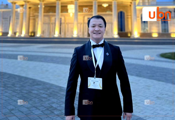 СТА Б.Дэлгэрбаяр алтан Москваг зорьж Алдарт “ДЕНЬ ПОБЕДЫ“ дууг ахин эгшиглүүлнэ