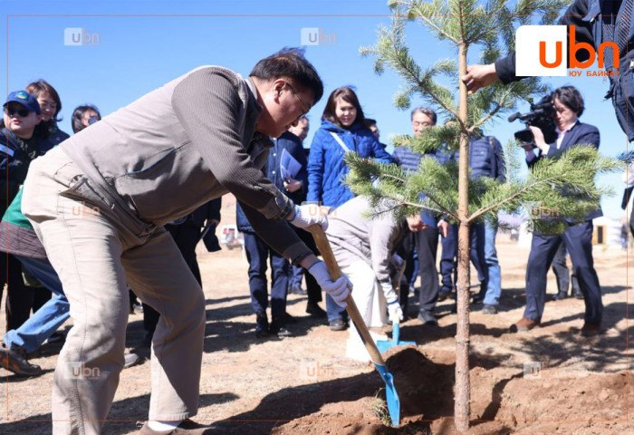 БНСУ-ын Үндэсний Ассамблейн дарга Ү Вон Шиг “Хамтын ойн төгөл”-д мод тарилаа