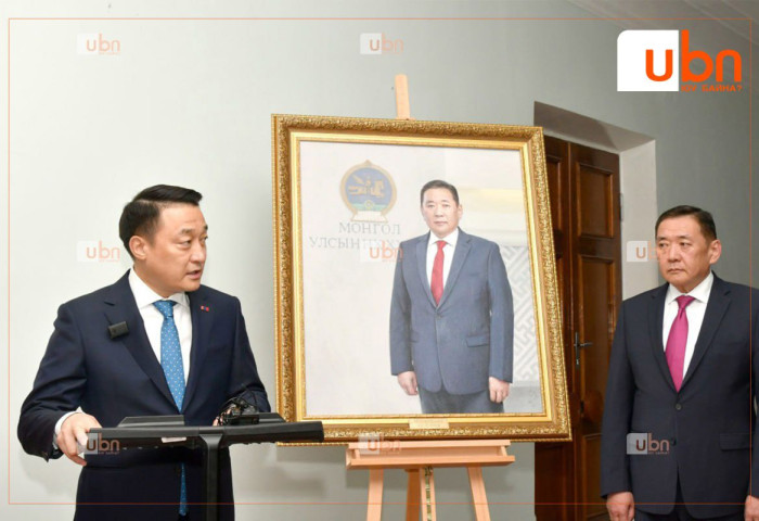 УИХ-ын дарга асан М.Энхболдын хөрөг зургийг Төрийн ордонд байрлууллаа