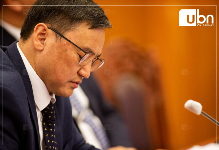 “Ард иргэд, эмч нар СЭТГЭЛ ХАНАМЖТАЙ байхад, танд яагаад ТААЛАГДАХГҮЙ байгааг ойлгохгүй байна, Ж.Чинбүрэн гишүүн ээ“