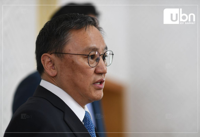 Ж.Чинбүрэн: Бид Эмийн хууль баталж хулгай хийх бүх гарцыг хааж байхад Эрүүл мэндийн сайд Т.Мөнхсайханыг ажлаа сайн хийж байна гэж хэлж чадахгүй