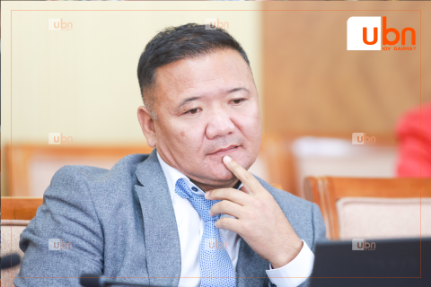 “Амьтны тухай хуулийн төсөл хэлэлцүүлж байгаа О.Амгаланбаатар гишүүн АН-аас ганцаараа чуулганд оролцлоо“