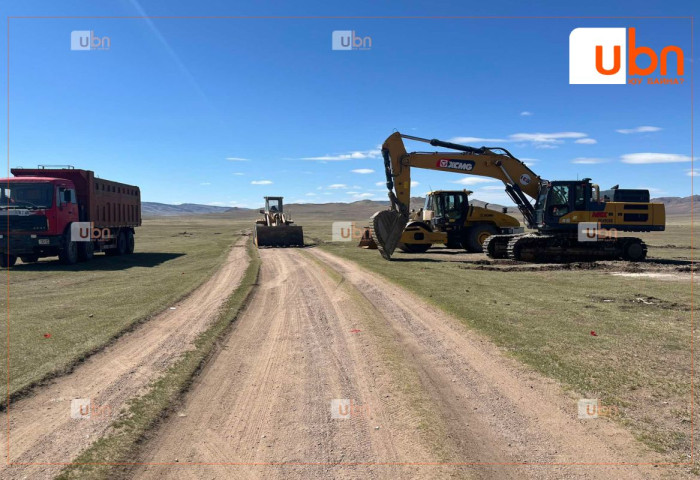 Нөмрөг-Улаангом чиглэлийн А18 дугаартай авто замаас Арцсуурь хилийн боомт хүрэх хатуу хучилттай авто замын барилгын ажлыг эхлүүллээ