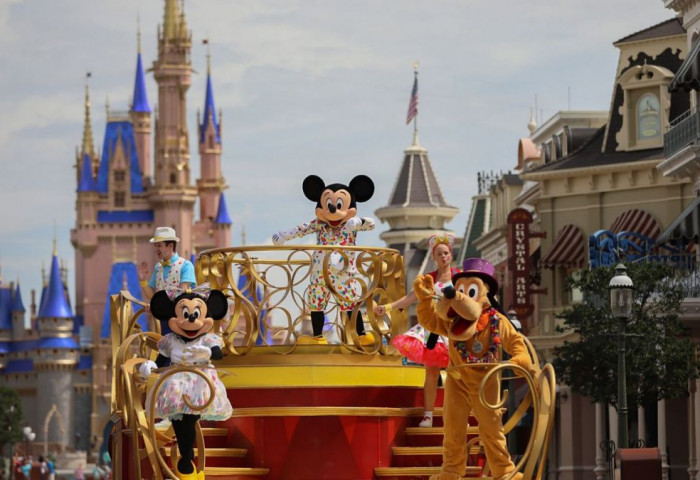 “Disney” компани 32 мянган ажилтнаа цомхтгоно