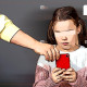 Таны хүүхдийн Youtube-ээр үздэг бичлэгт “Хэзээ ч эргэж ирэхгүйгээр энэ гэрээс зугтья. Аав, ээжээр яадаг юм” гэх мэт үгс агуулагдаж байгааг АНЗААРСАН УУ