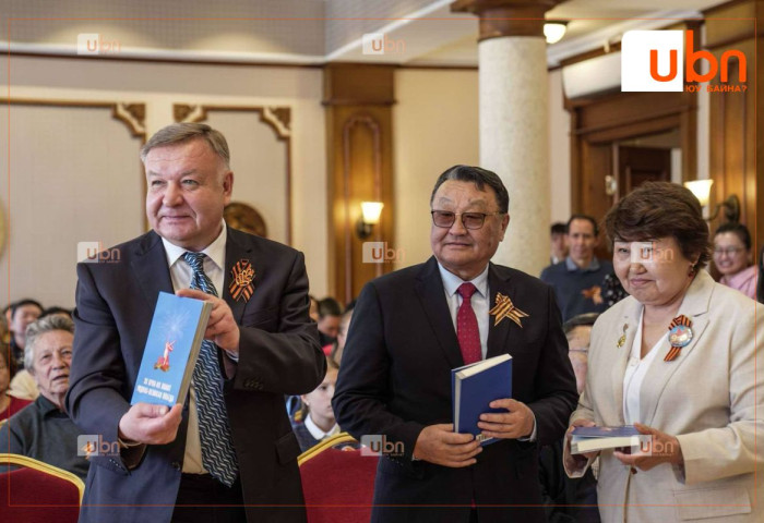 Агуу эх орны дайны ялалтын 80 жилийн ойд зориулан бүтээсэн “Эх орон-их ялалт”, “Дайны баатрууд” хоёр номын нээлт боллоо