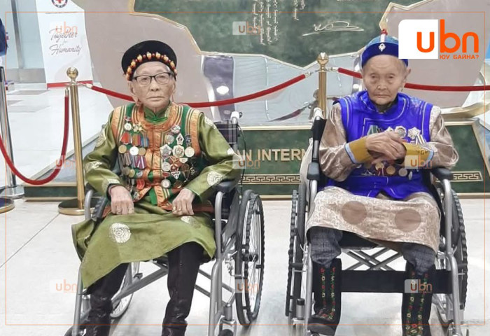 100 настай фронтын сувилагч Ц.Чимидцэрэн, үнэгэн малгайт С.Цэгмид нар ялалтын баярт оролцохоор явжээ