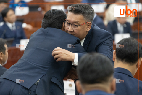 ЧУУЛГАН: Сангийн яам “ХУУЛИЙН ХУЛГАЙ“-д мэргэшиж, төсвийн тодотголыг хулгайн аргаар хийх гэж байна гэв