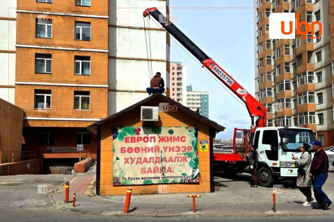 “ТҮЦ эрхлэгчид  5-30 сая төгрөг хүртэлх зээлтэй. Энэ зээлээ төлж амжаагүй байтал албадан нүүлгэх ажиллагаа явагдсан“ гэв