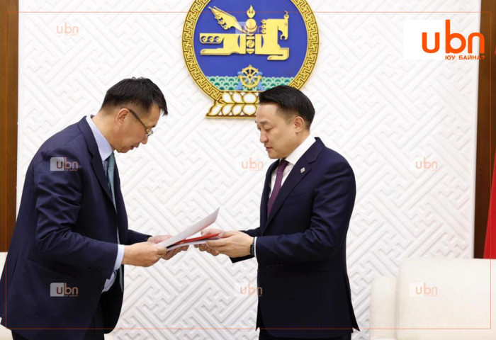 Орон нутгийн зэрэглэлтэй 43,  дагуул 4 хотыг байгуулах Хот, тосгоны эрх зүйн байдлын тухай хуульд өөрчлөлт оруулах тухай хуулийн төсөл өргөн мэдүүллээ