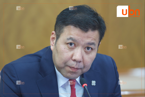 Б.Энхбаяр: “Улсын зээлүүдийг төсвийн тооцоололд оруулж тооцохгүй“ гэдэг төслийг ЗГ биш гишүүд санаачлах нь Үндсэн хуулийн хулгай мөн